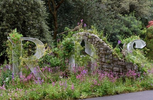 Great little breaks - the rhs chelsea flower show - rhs sign